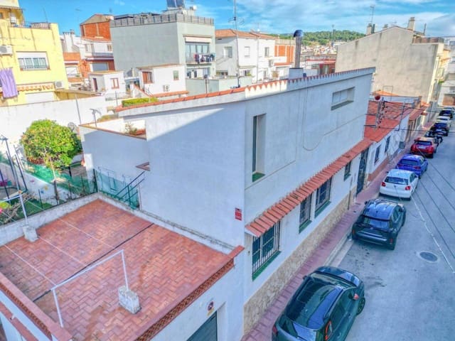 4 soveværelse Villa til salg i Sant Feliu de Guíxols med swimmingpool - € 350.000 (Ref: 8797044)