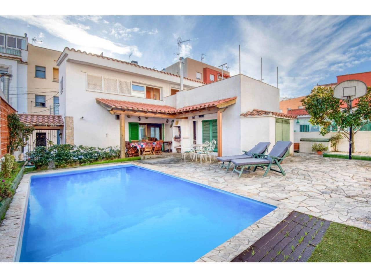 4 soveværelse Villa til salg i Sant Feliu de Guixols med swimmingpool - € 370.000 (Ref: 8797044)