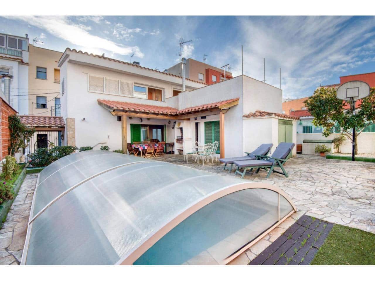 4 soveværelse Villa til salg i Sant Feliu de Guixols med swimmingpool - € 350.000 (Ref: 8797044)