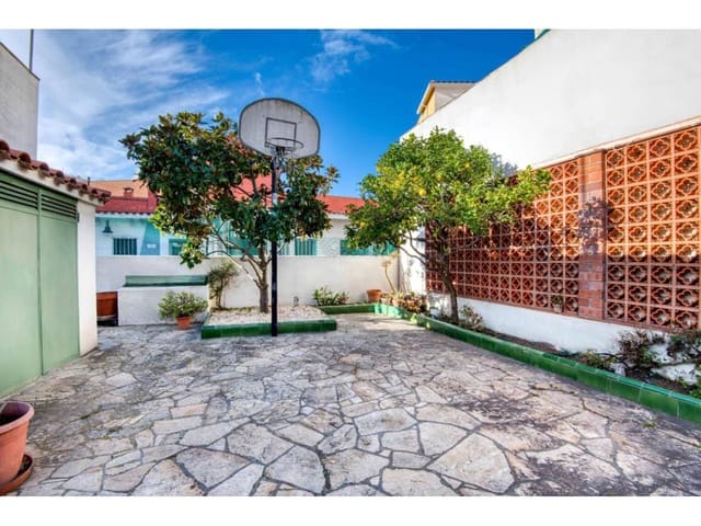 4 soveværelse Villa til salg i Sant Feliu de Guíxols med swimmingpool - € 350.000 (Ref: 8797044)