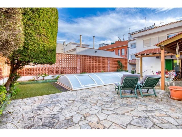 4 soveværelse Villa til salg i Sant Feliu de Guíxols med swimmingpool - € 350.000 (Ref: 8797044)