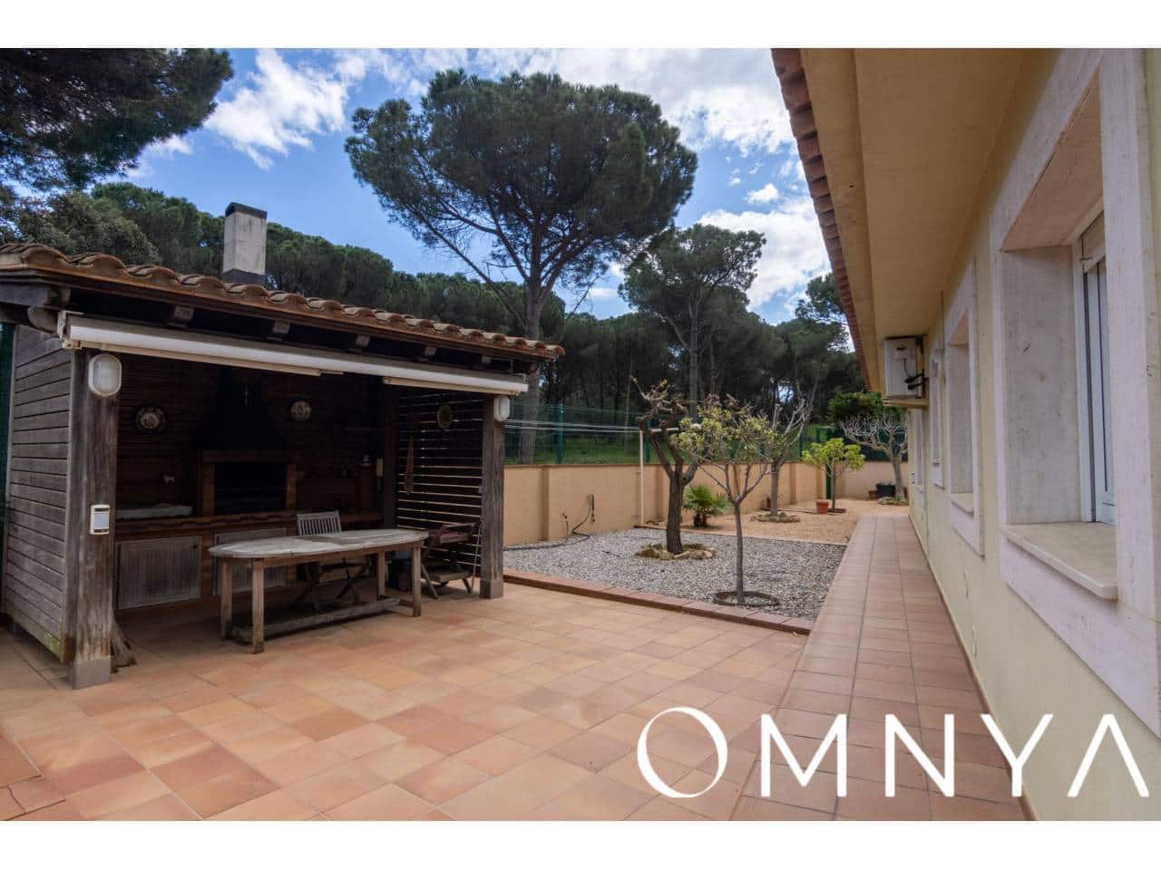 6 sypialnia Willa na sprzedaż w Santa Cristina d'Aro z basenem garażem - 690 000 € (Ref: 8902863)