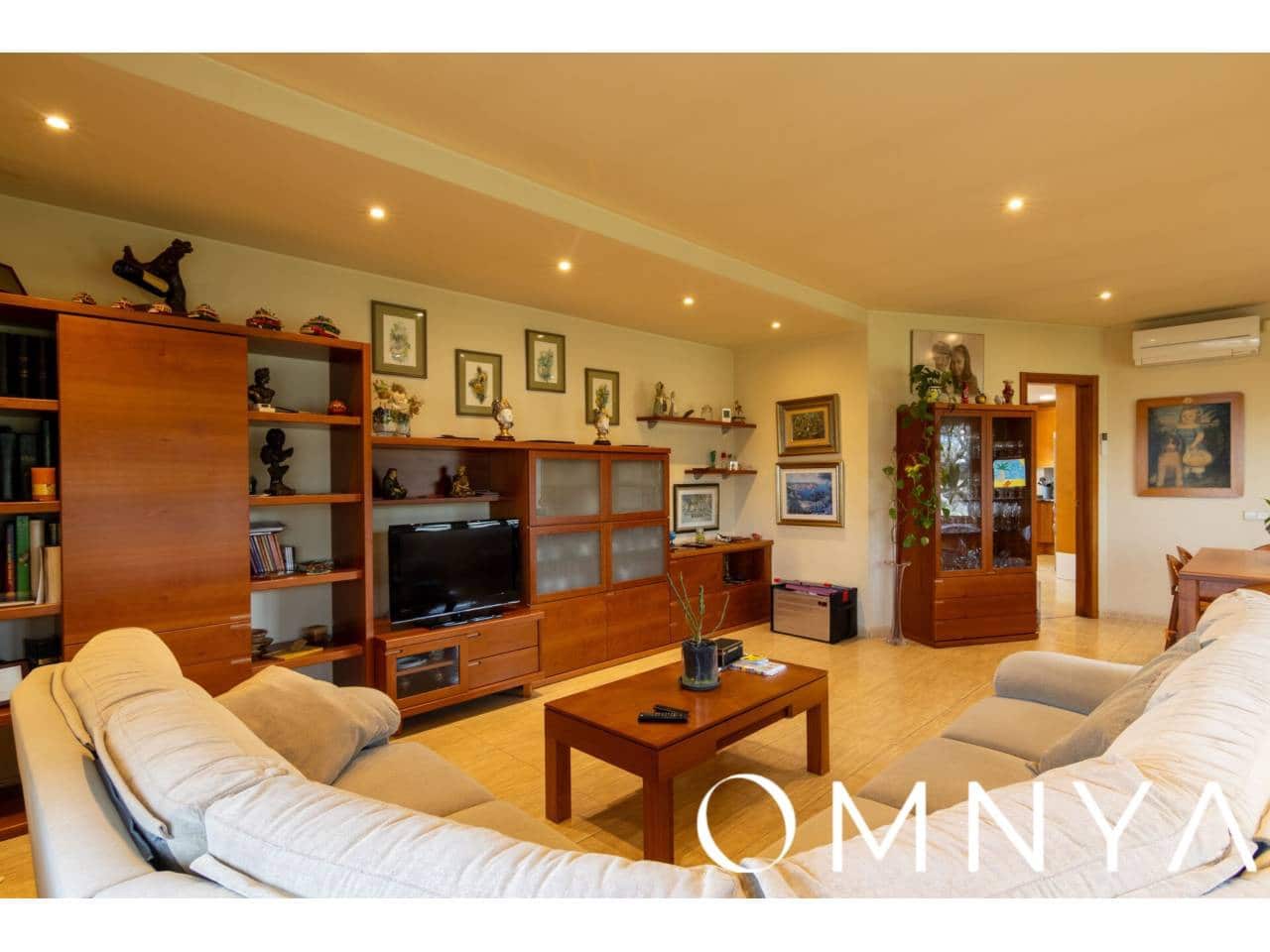 6 sypialnia Willa na sprzedaż w Santa Cristina d'Aro z basenem garażem - 690 000 € (Ref: 8902863)