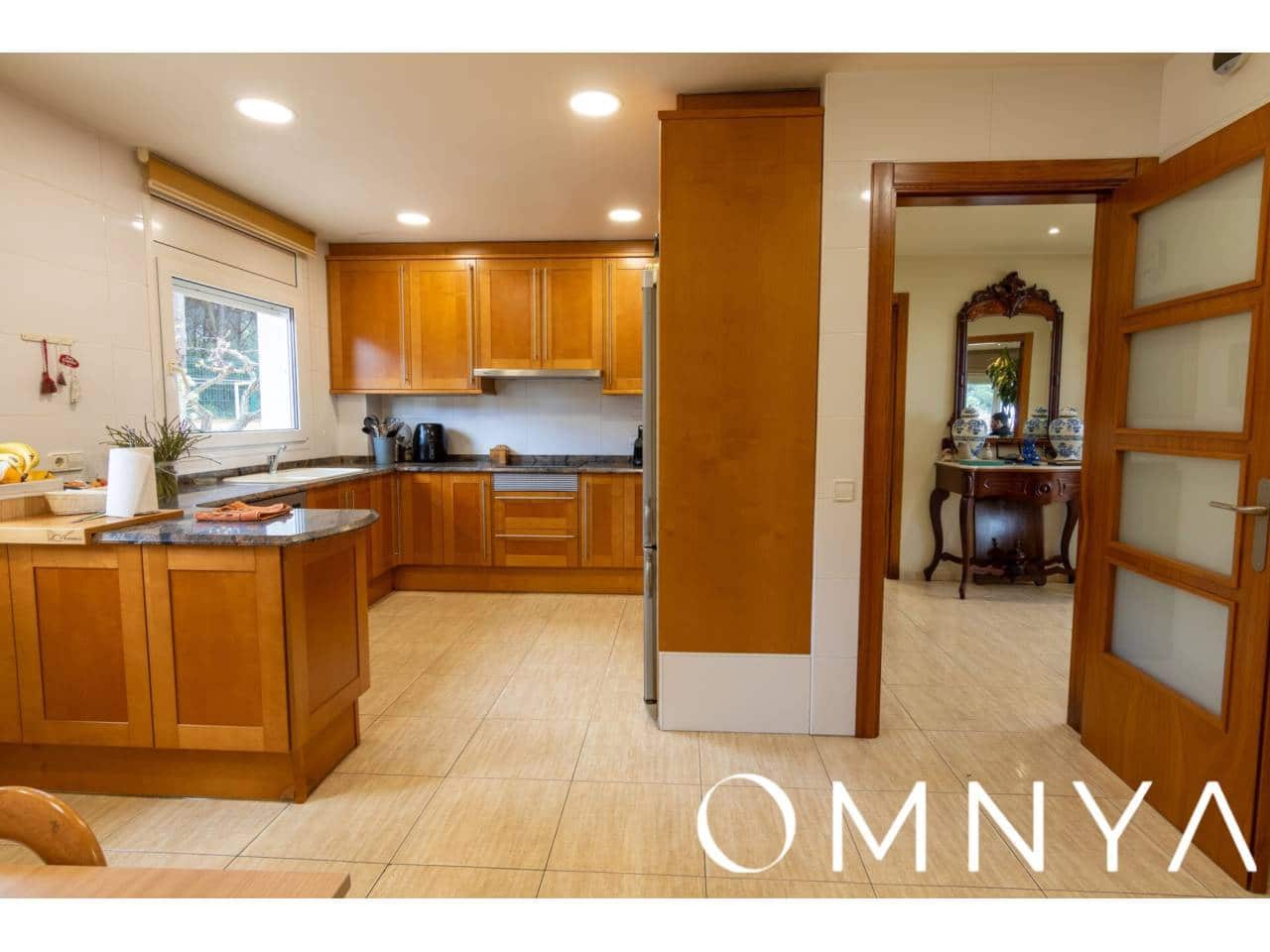 6 sypialnia Willa na sprzedaż w Santa Cristina d'Aro z basenem garażem - 690 000 € (Ref: 8902863)