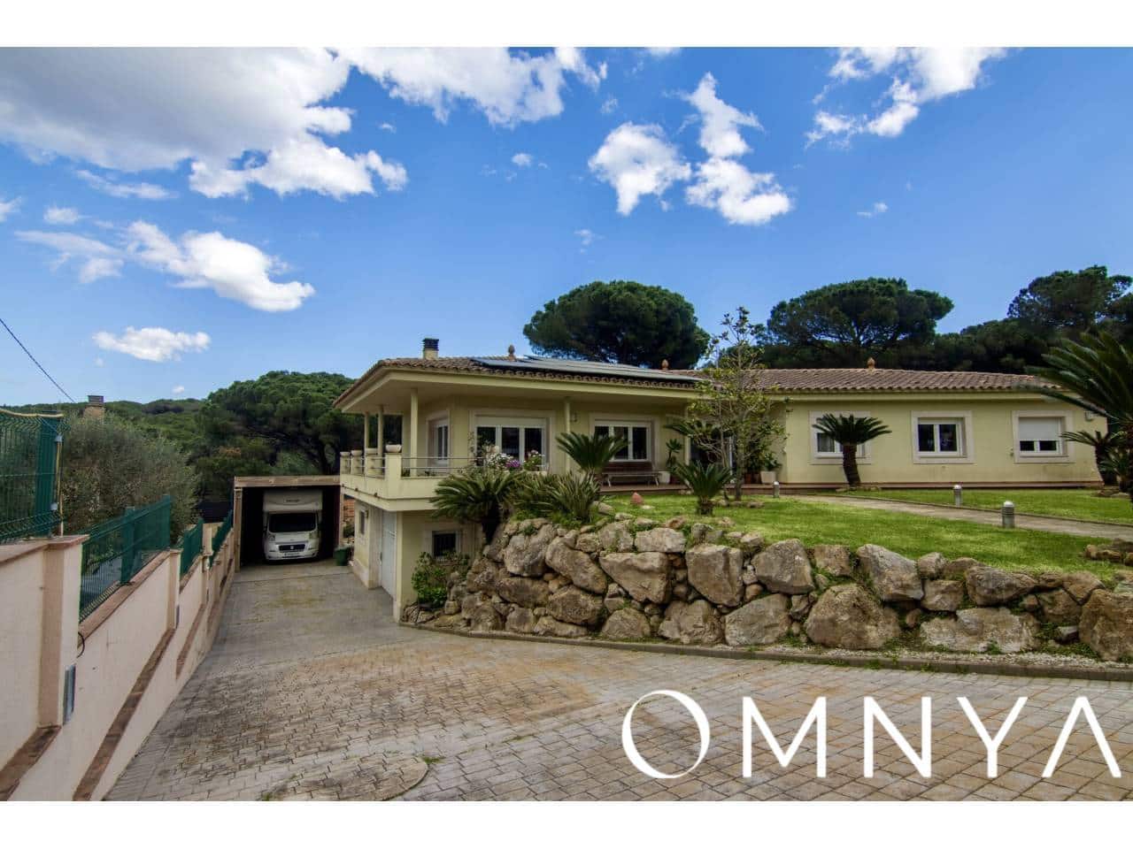 6 sypialnia Willa na sprzedaż w Santa Cristina d'Aro z basenem garażem - 690 000 € (Ref: 8902863)
