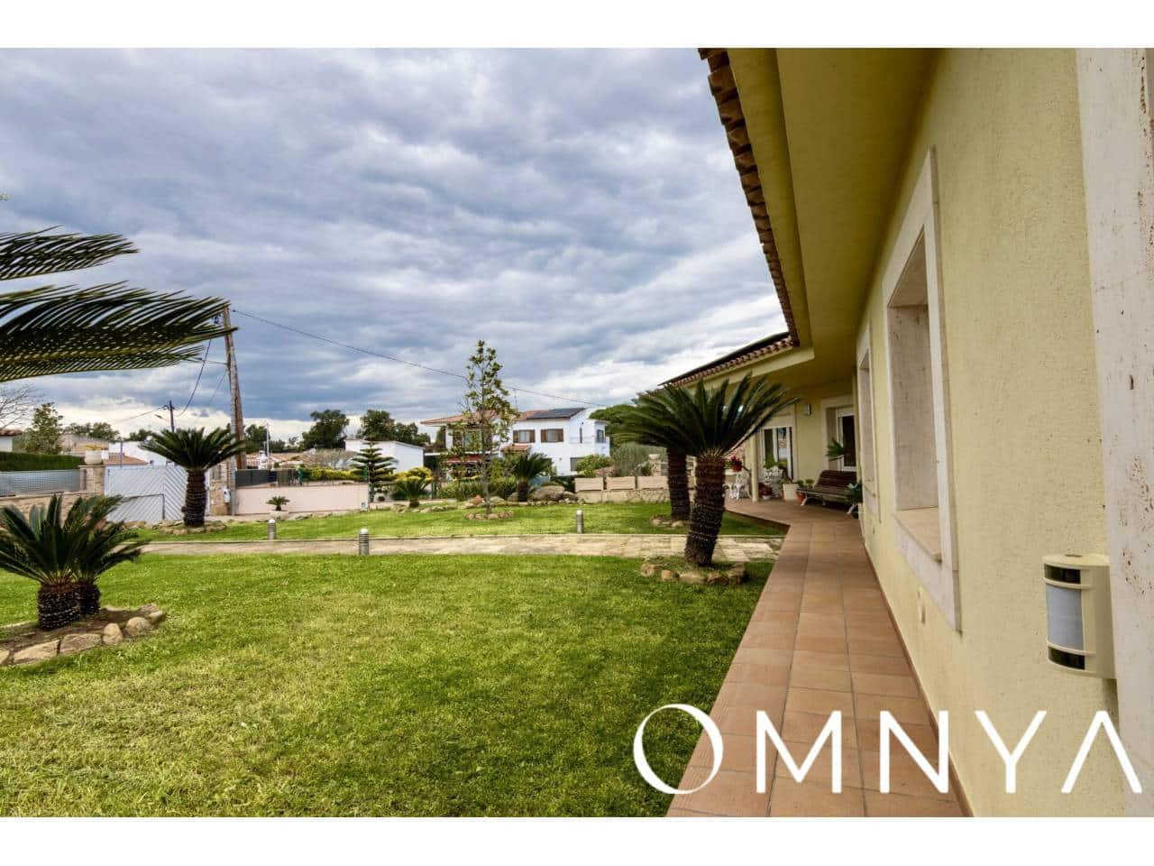 6 sypialnia Willa na sprzedaż w Santa Cristina d'Aro z basenem garażem - 690 000 € (Ref: 8902863)