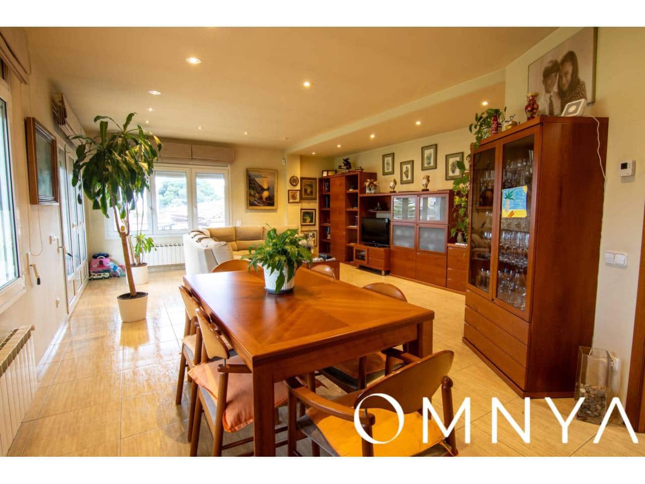 6 sypialnia Willa na sprzedaż w Santa Cristina d'Aro z basenem garażem - 690 000 € (Ref: 8902863)