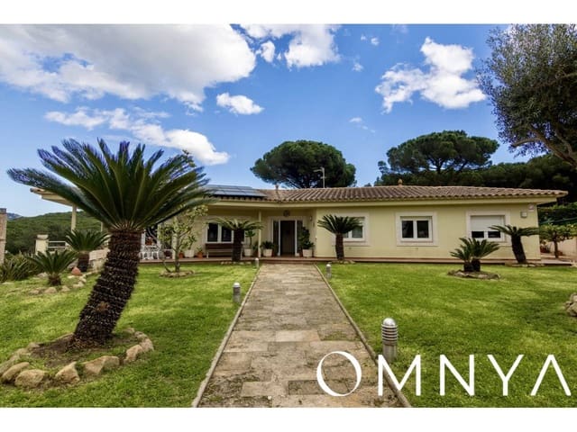 6 soverom Villa til salgs i Santa Cristina d'Aro med svømmebasseng garasje - € 690 000 (Ref: 8902863)