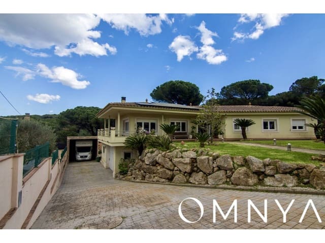 6 soverom Villa til salgs i Santa Cristina d'Aro med svømmebasseng garasje - € 690 000 (Ref: 8902863)