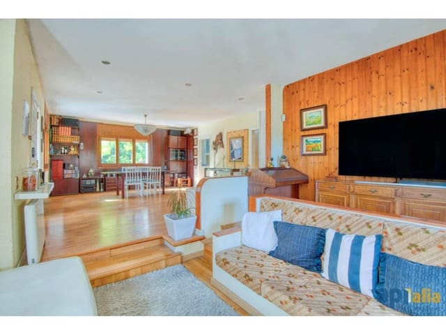 6 soveværelse Villa til salg i Sant Feliu de Guíxols med swimmingpool garage - € 550.000 (Ref: 8945839)