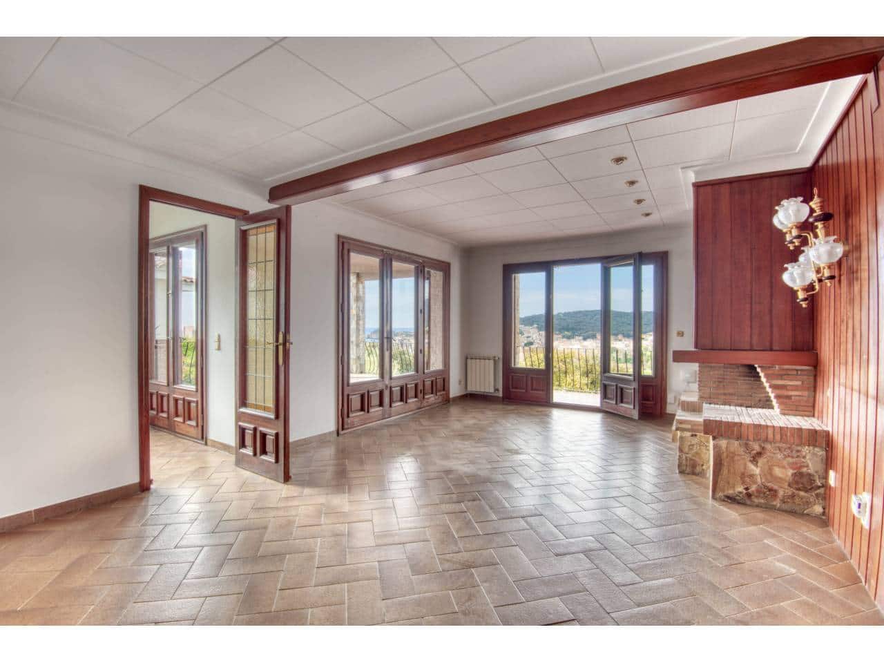 3 bedroom Villa for sale in Sant Feliu de Guixols - € 650,000 (Ref: 8961090)