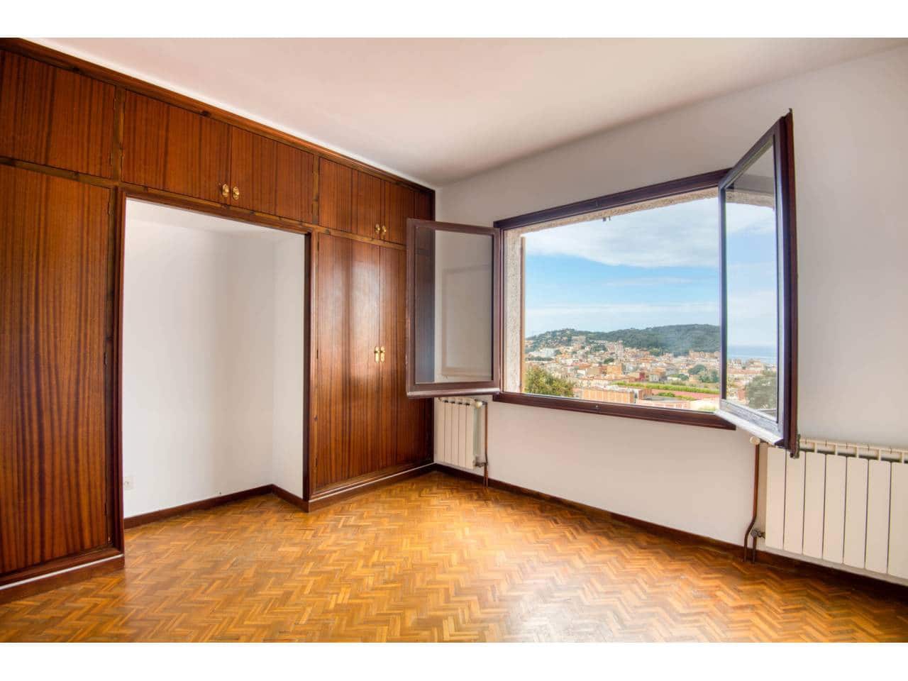 3 bedroom Villa for sale in Sant Feliu de Guixols - € 650,000 (Ref: 8961090)