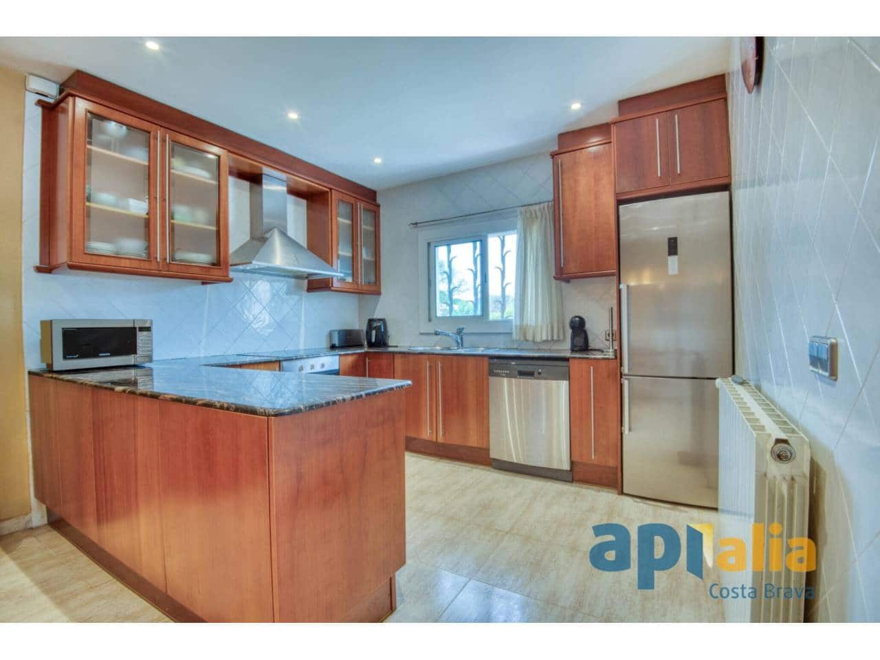 3 makuuhuone Huvila myytävänä paikassa Santa Cristina d'Aro - 450 000 € (Ref: 9047224)