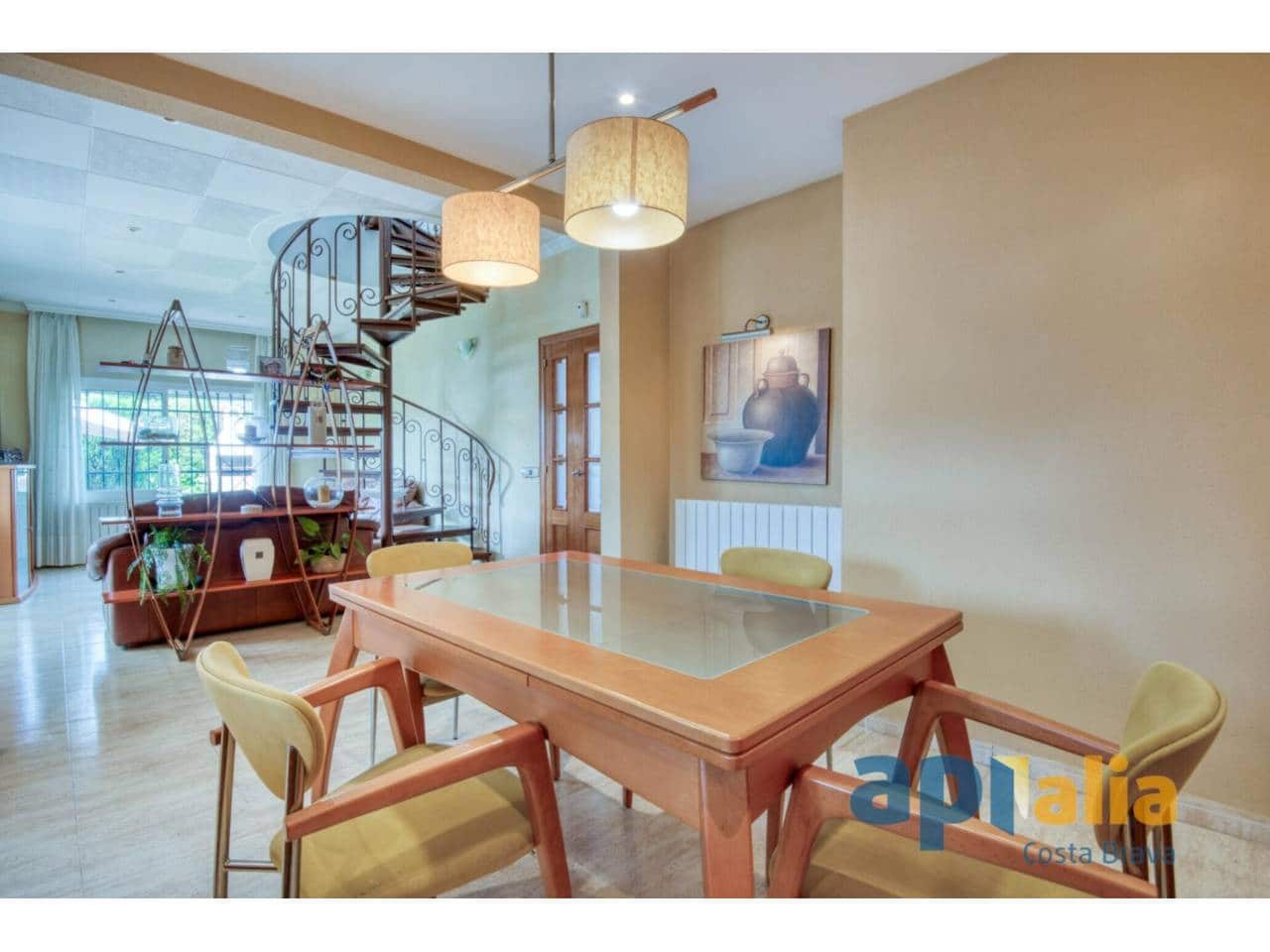 3 makuuhuone Huvila myytävänä paikassa Santa Cristina d'Aro - 450 000 € (Ref: 9047224)