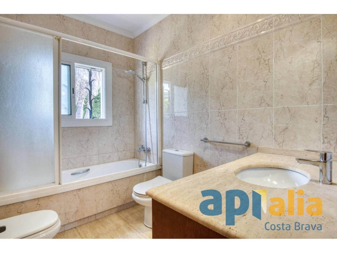 3 makuuhuone Huvila myytävänä paikassa Santa Cristina d'Aro - 450 000 € (Ref: 9047224)