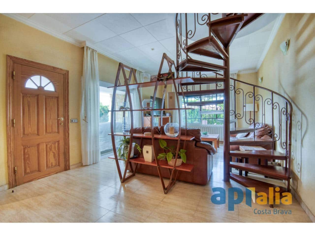 3 makuuhuone Huvila myytävänä paikassa Santa Cristina d'Aro - 450 000 € (Ref: 9047224)