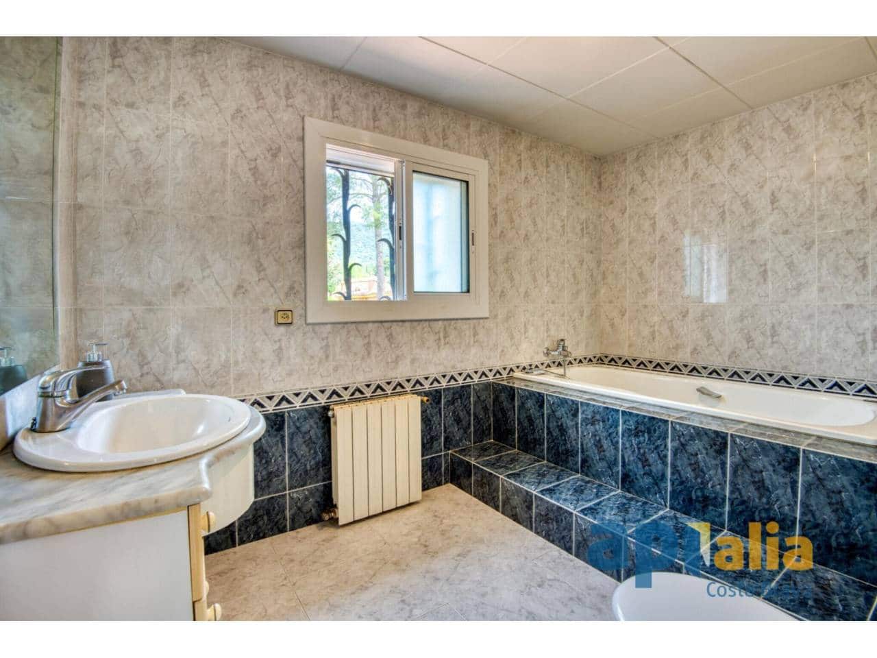 3 makuuhuone Huvila myytävänä paikassa Santa Cristina d'Aro - 450 000 € (Ref: 9047224)