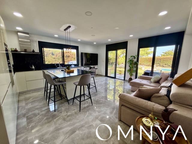 Chalet de 7 habitaciones en Calonge i Sant Antoni en venta con piscina - 629.000 € (Ref: 9050668)