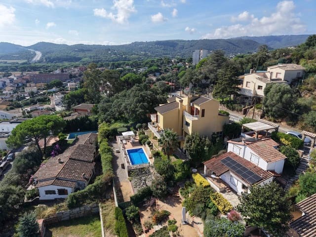 4 bedroom Villa for sale in Calonge i Sant Antoni with pool - € 480,000 (Ref: 9275707)