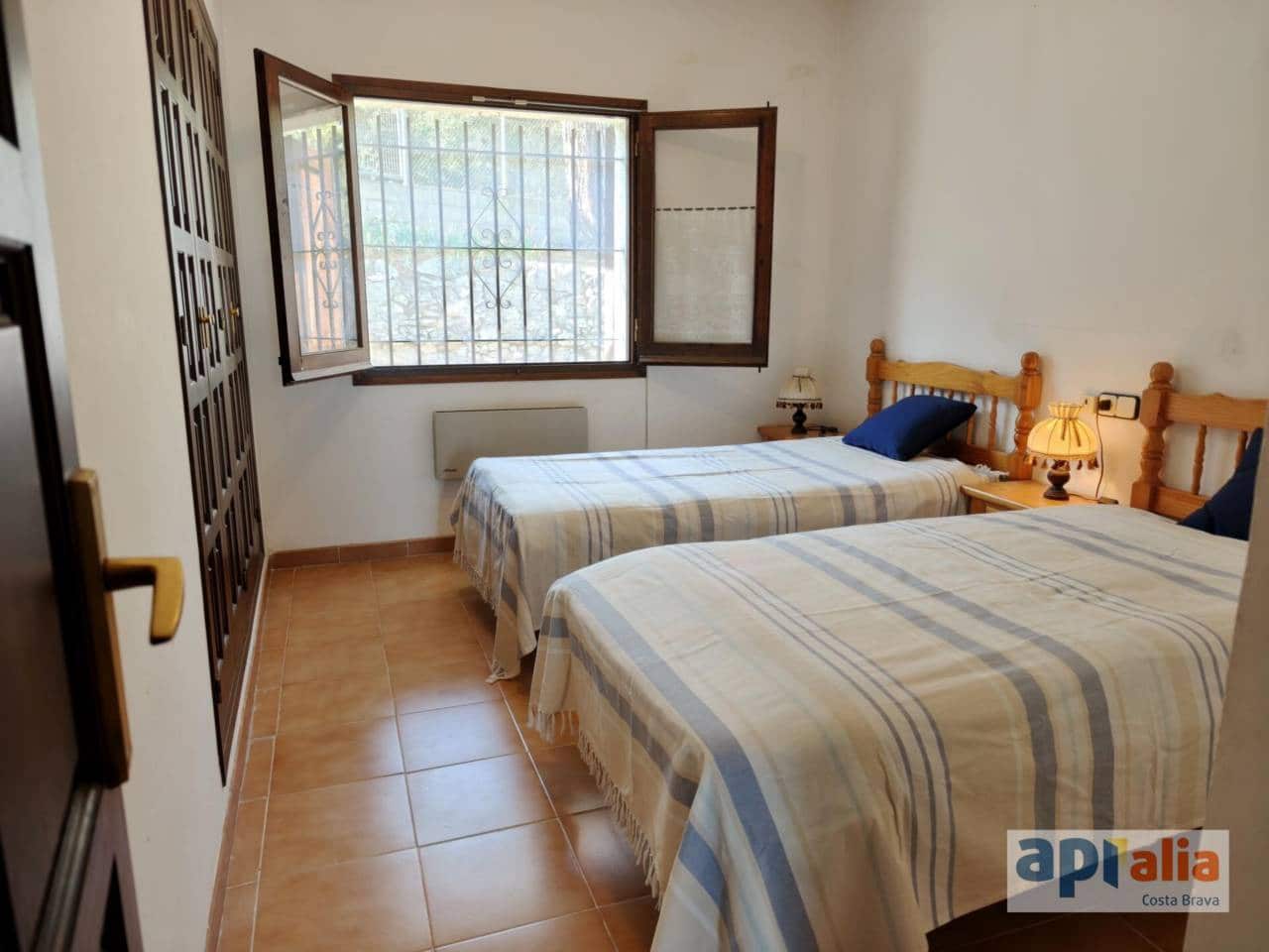 3 bedroom Villa for sale in Sant Antoni de Calonge with garage - € 500,000 (Ref: 9358938)