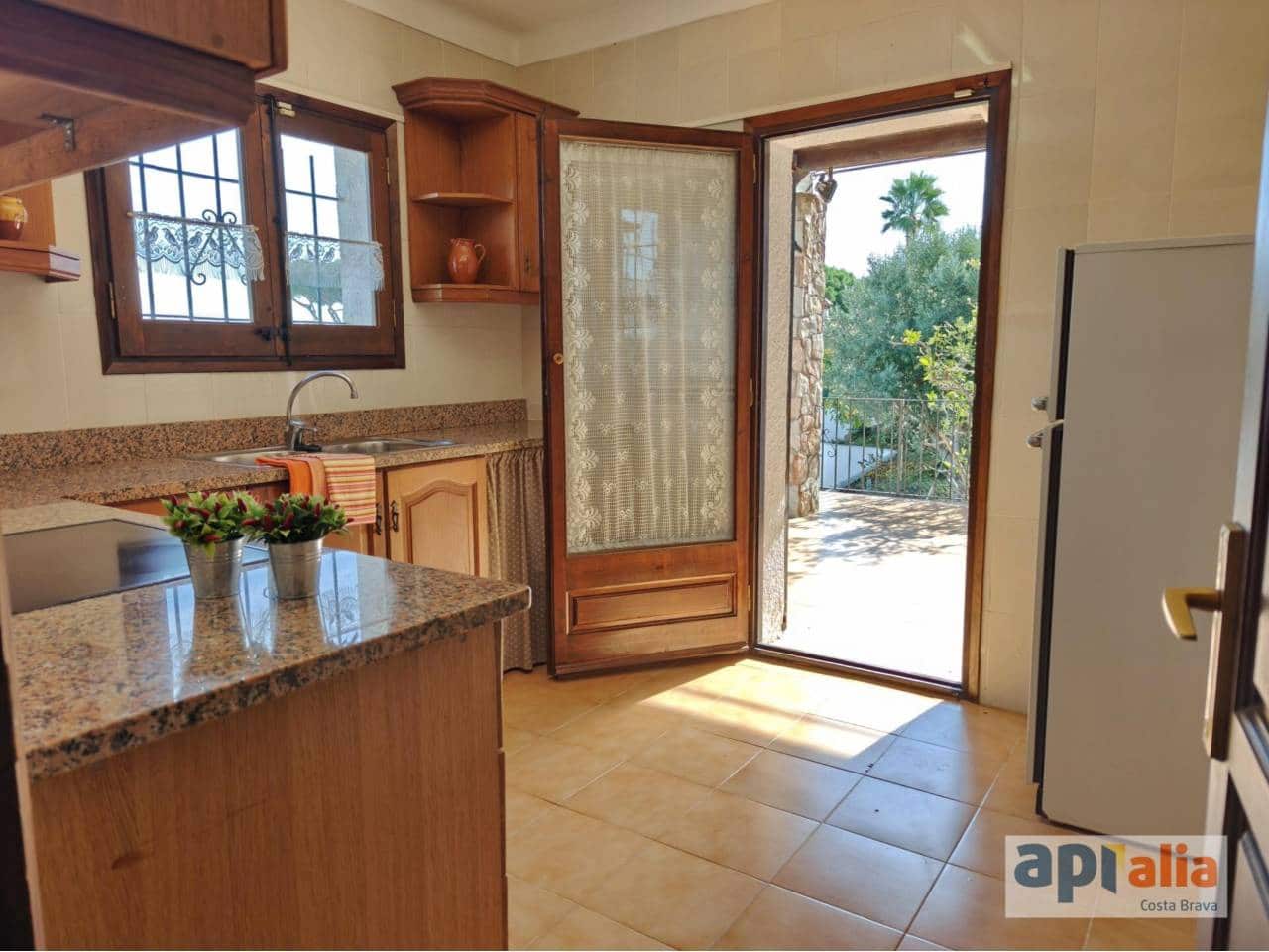 3 bedroom Villa for sale in Sant Antoni de Calonge with garage - € 500,000 (Ref: 9358938)