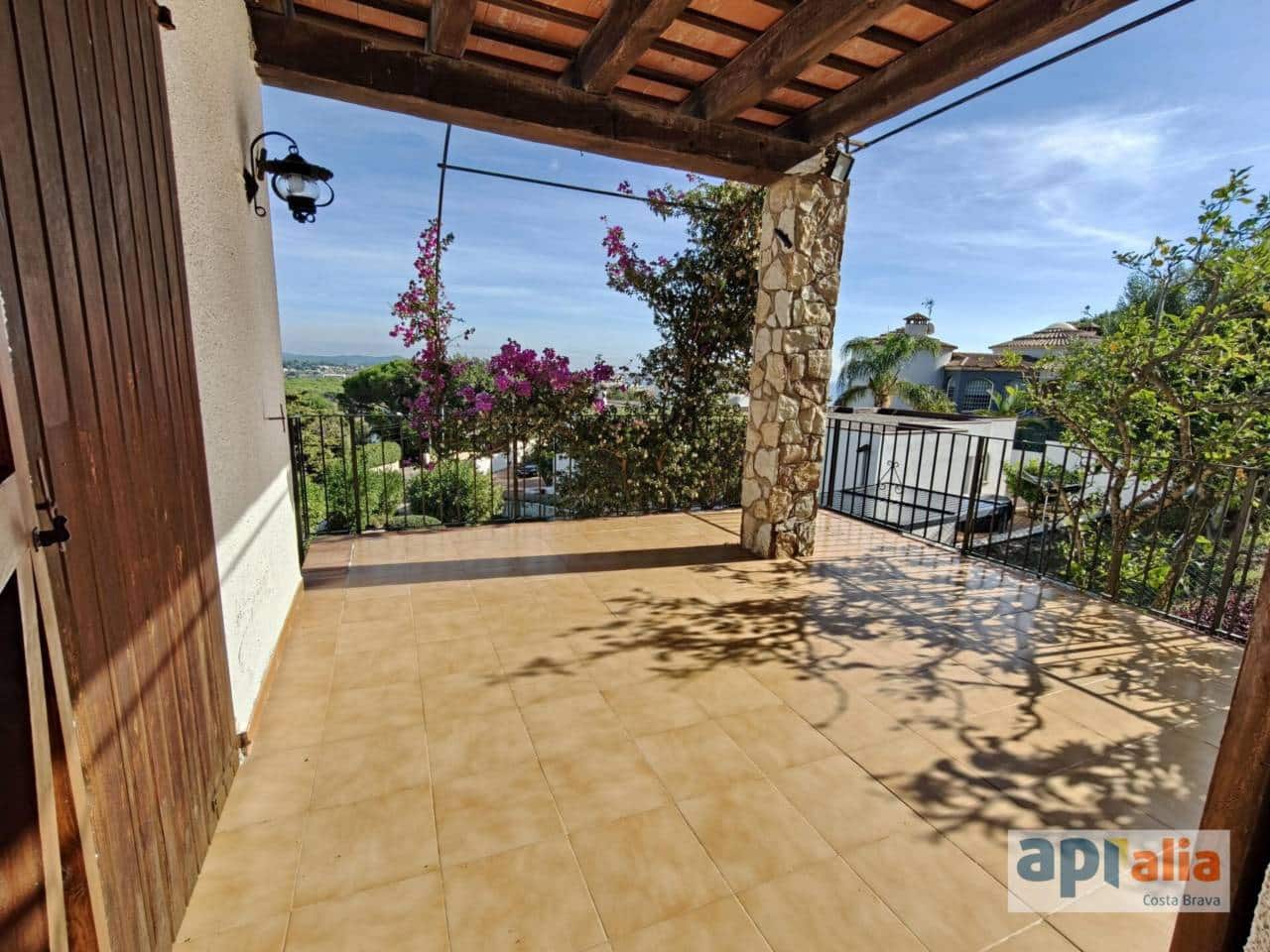 3 bedroom Villa for sale in Sant Antoni de Calonge with garage - € 500,000 (Ref: 9358938)