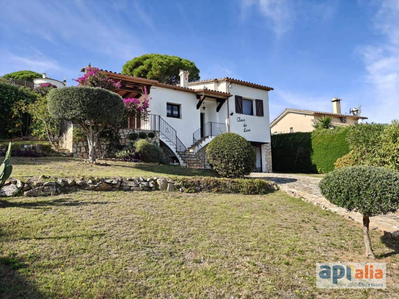 3 bedroom Villa for sale in Sant Antoni de Calonge with garage - € 500,000 (Ref: 9358938)