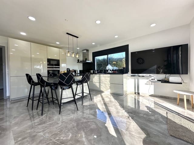 7 makuuhuone Huvila myytävänä paikassa Calonge i Sant Antoni mukana uima-altaan - 569 000 € (Ref: 9367023)