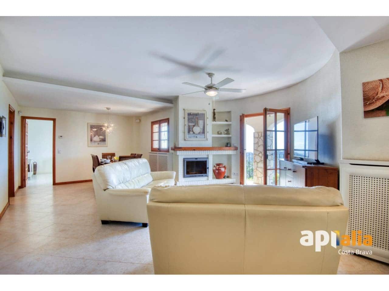 4 bedroom Villa for sale in Calonge i Sant Antoni with pool - € 675,000 (Ref: 9367024)