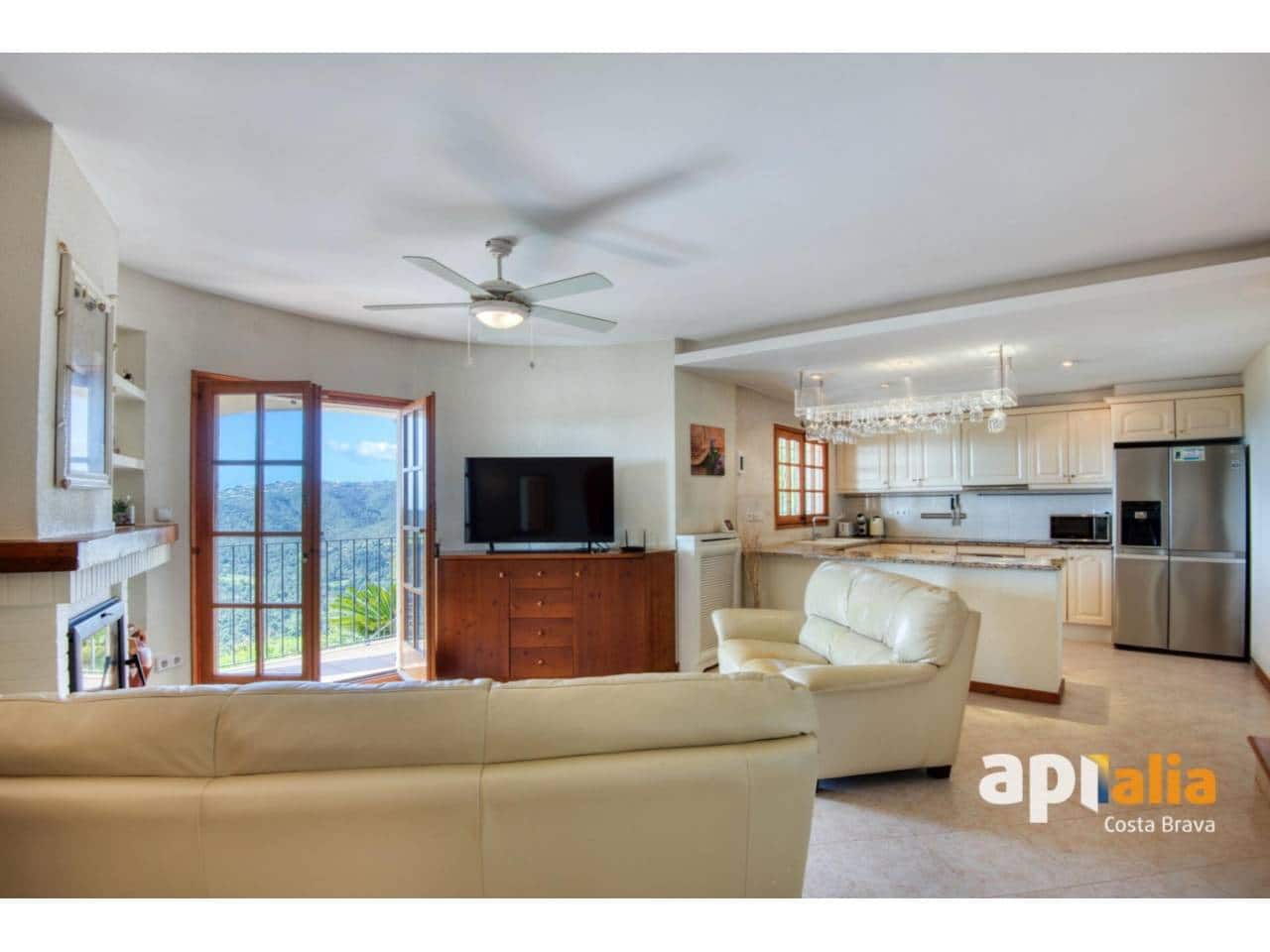 4 bedroom Villa for sale in Calonge i Sant Antoni with pool - € 675,000 (Ref: 9367024)