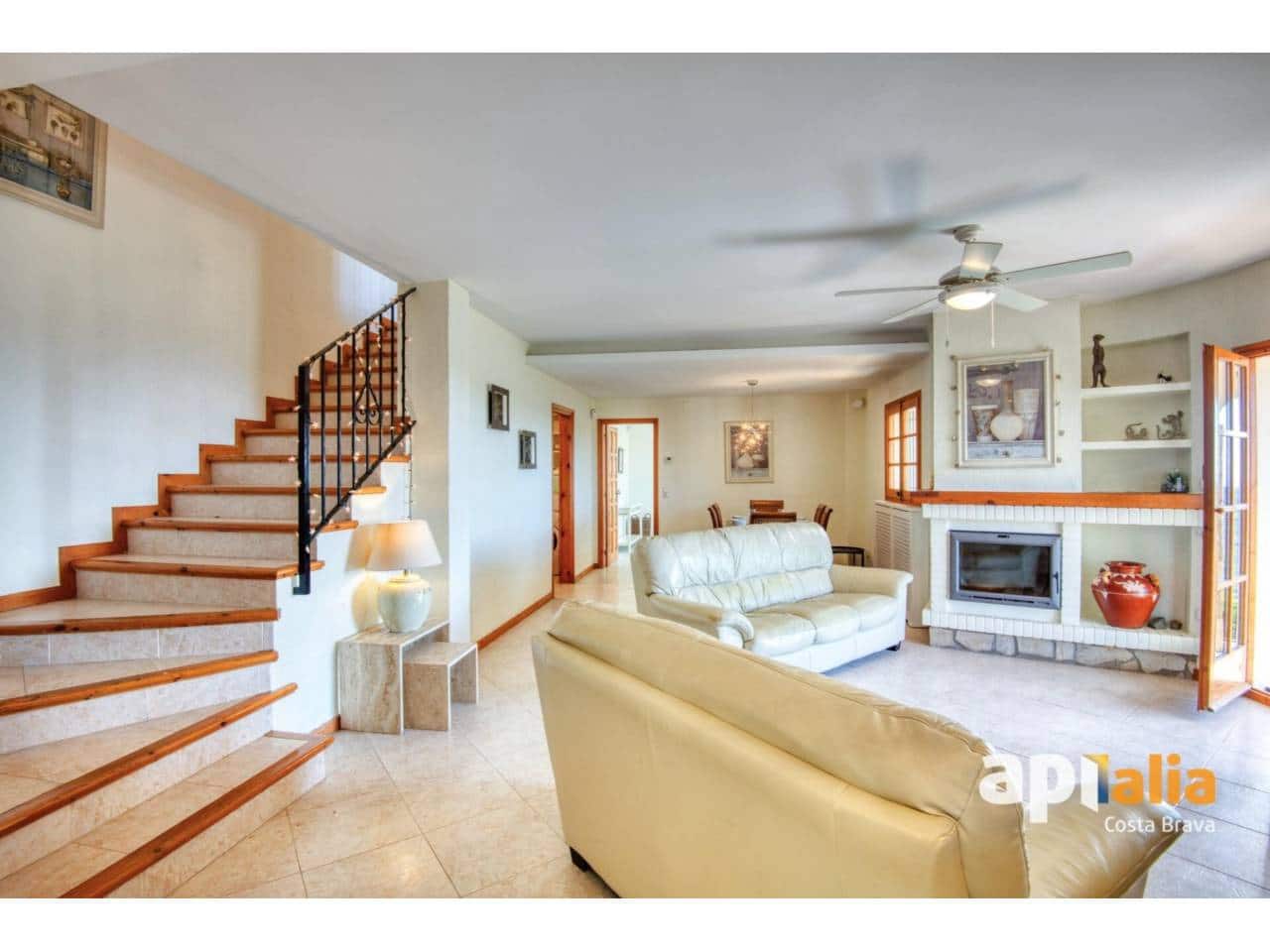 4 bedroom Villa for sale in Calonge i Sant Antoni with pool - € 675,000 (Ref: 9367024)