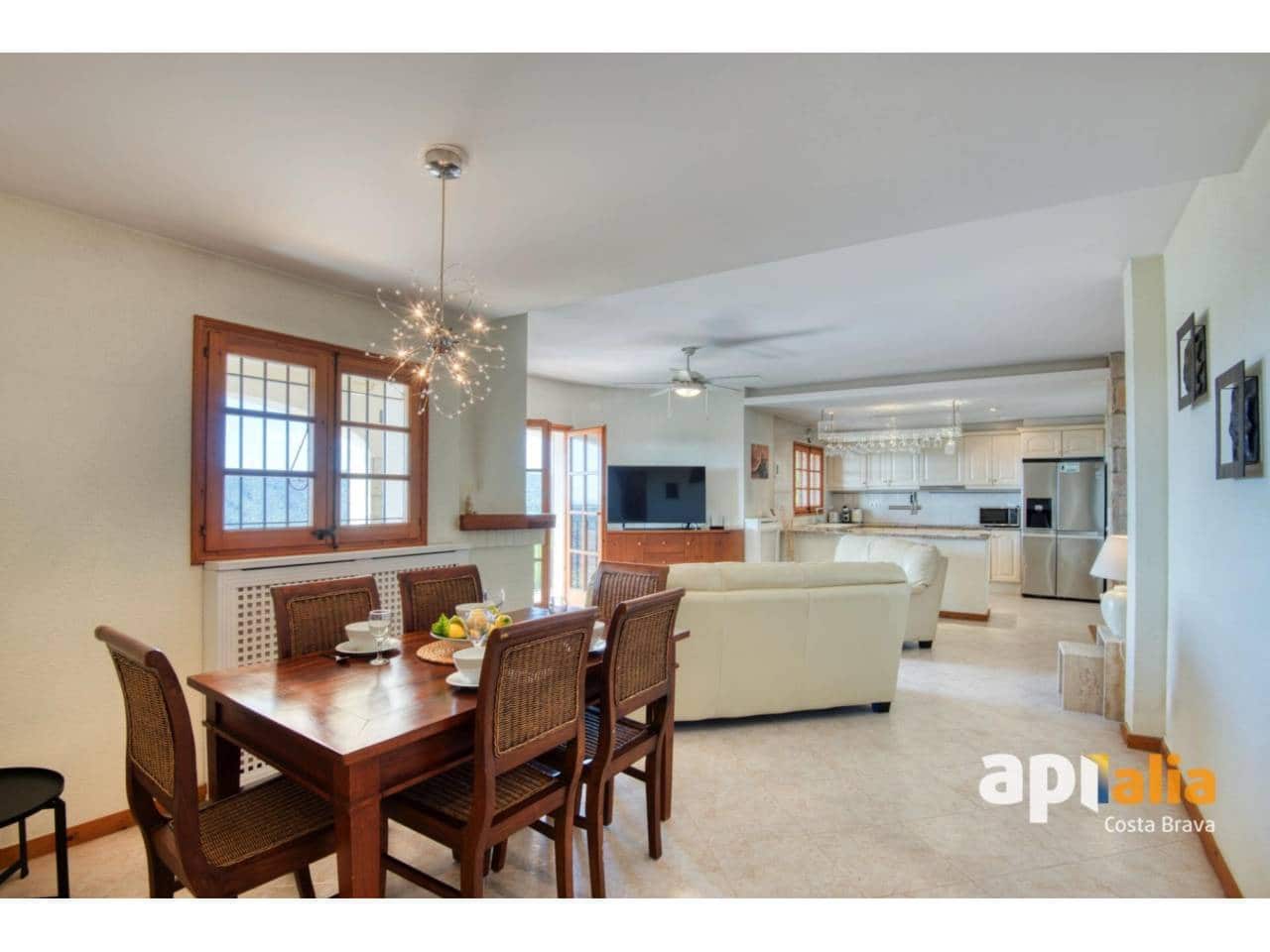 4 bedroom Villa for sale in Calonge i Sant Antoni with pool - € 675,000 (Ref: 9367024)