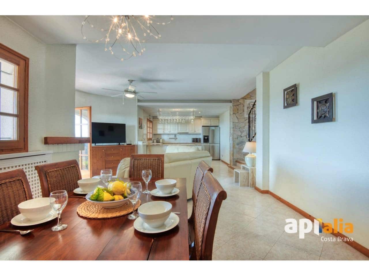 4 bedroom Villa for sale in Calonge i Sant Antoni with pool - € 675,000 (Ref: 9367024)