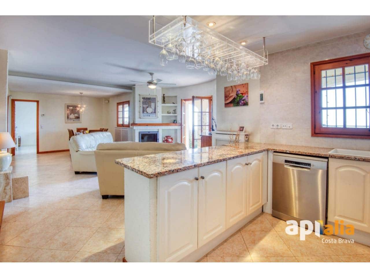 4 bedroom Villa for sale in Calonge i Sant Antoni with pool - € 675,000 (Ref: 9367024)