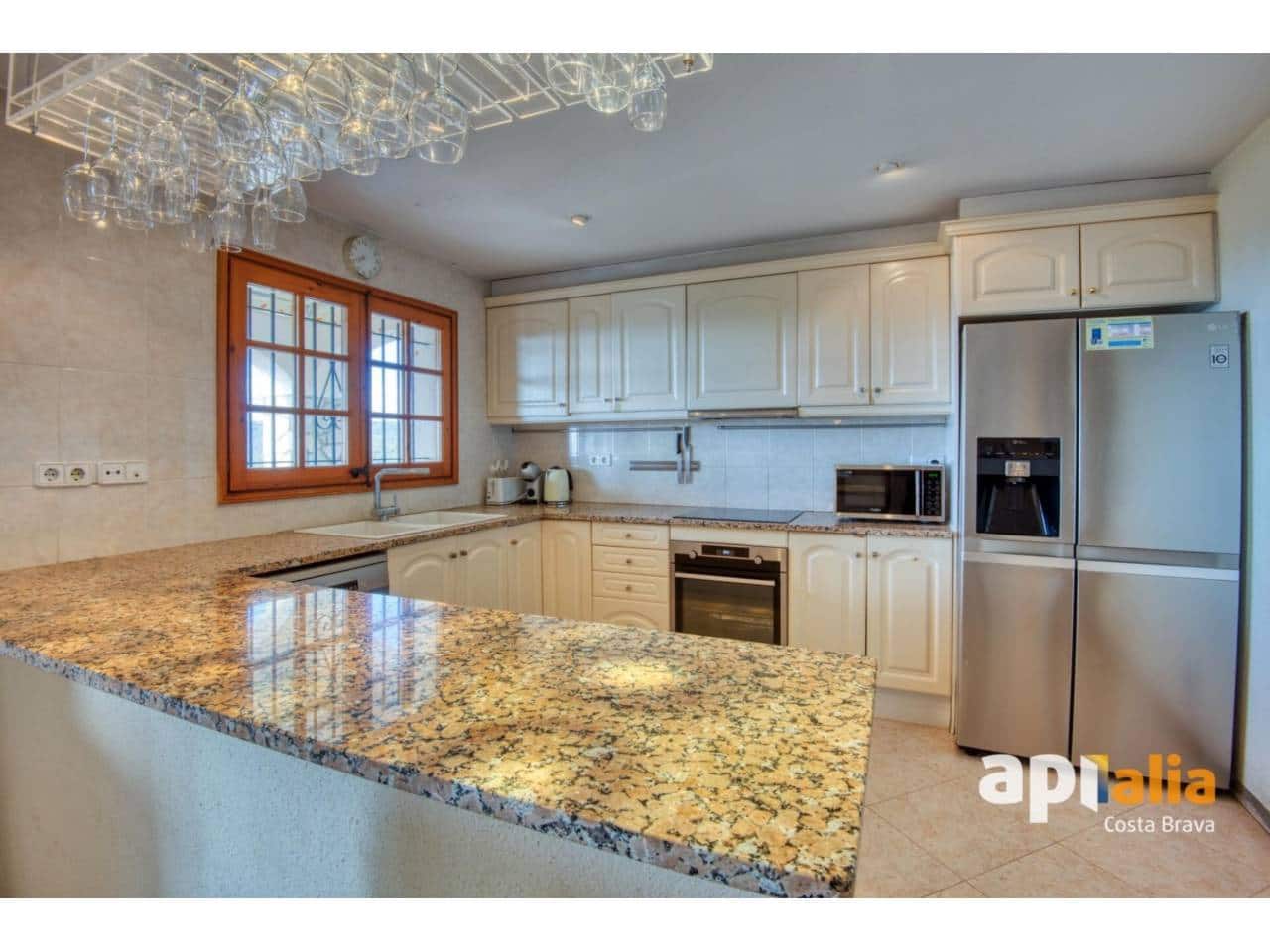 4 bedroom Villa for sale in Calonge i Sant Antoni with pool - € 675,000 (Ref: 9367024)