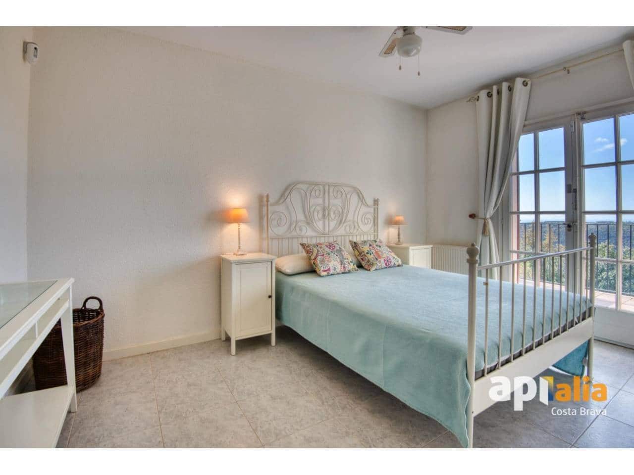 4 bedroom Villa for sale in Calonge i Sant Antoni with pool - € 675,000 (Ref: 9367024)