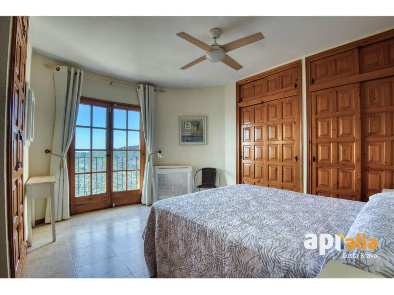 4 bedroom Villa for sale in Calonge i Sant Antoni with pool - € 675,000 (Ref: 9367024)