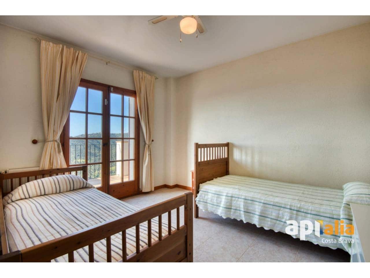 4 bedroom Villa for sale in Calonge i Sant Antoni with pool - € 675,000 (Ref: 9367024)