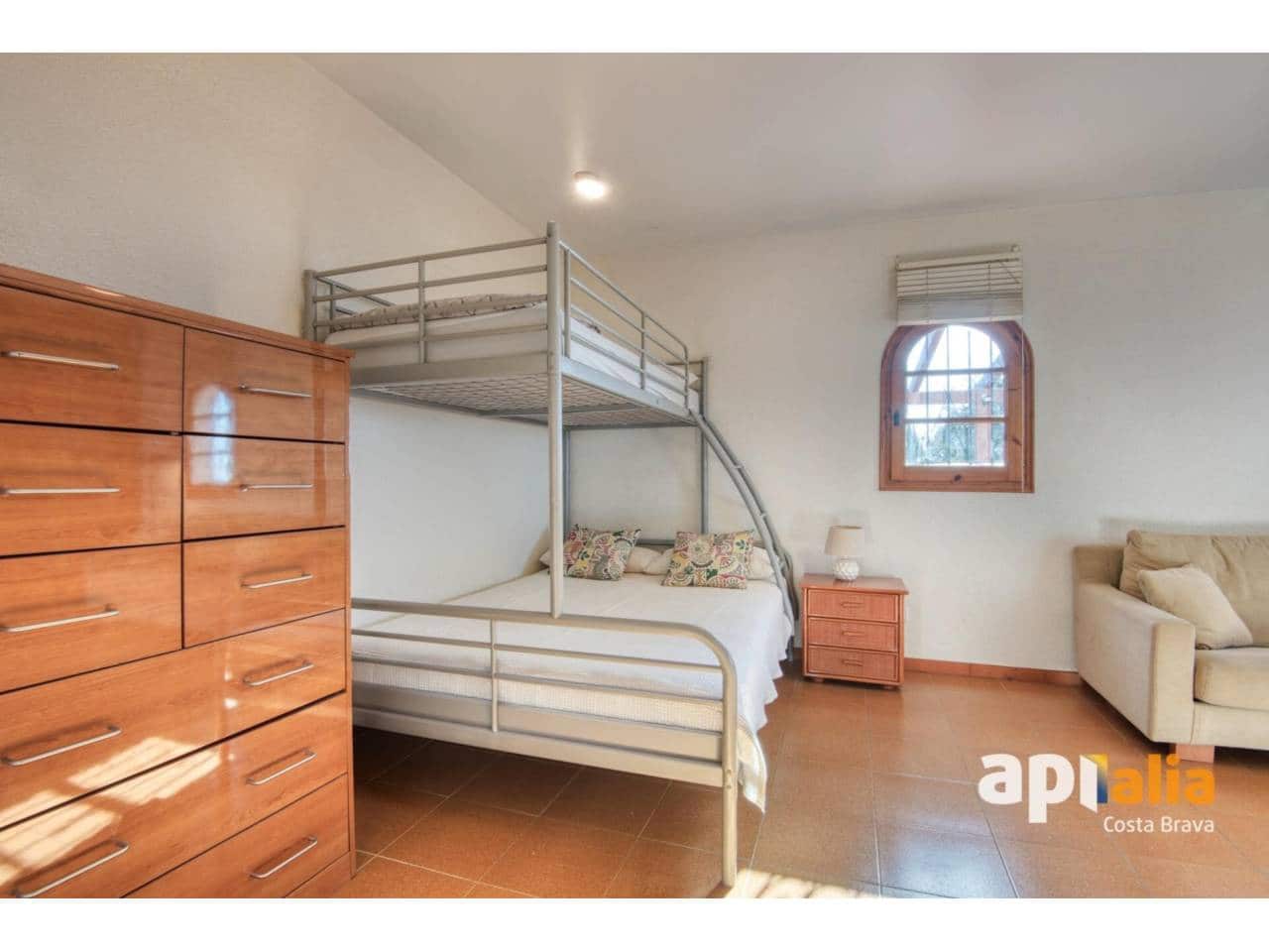 4 bedroom Villa for sale in Calonge i Sant Antoni with pool - € 675,000 (Ref: 9367024)