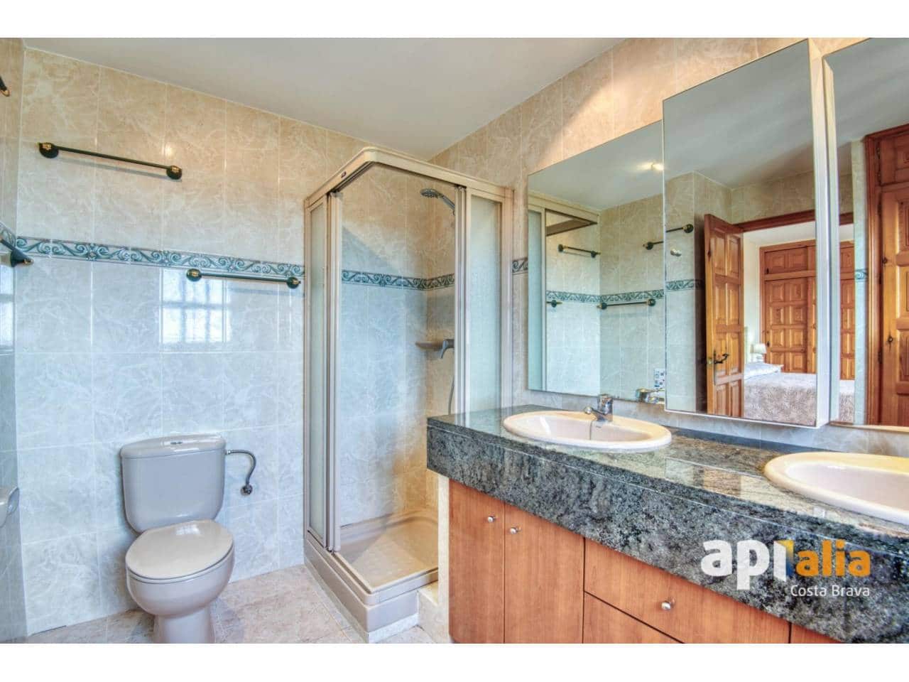 4 bedroom Villa for sale in Calonge i Sant Antoni with pool - € 675,000 (Ref: 9367024)