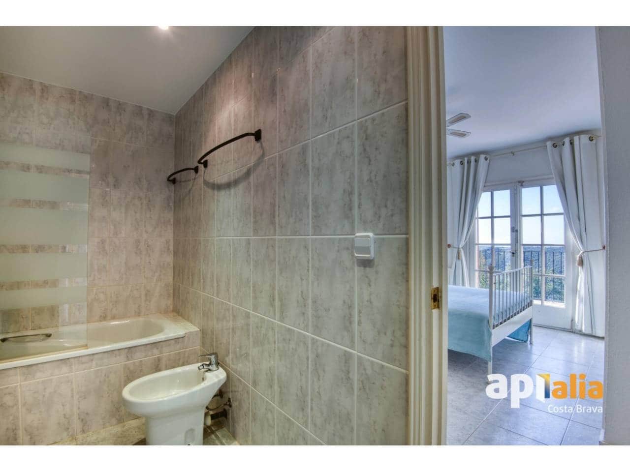 4 bedroom Villa for sale in Calonge i Sant Antoni with pool - € 675,000 (Ref: 9367024)