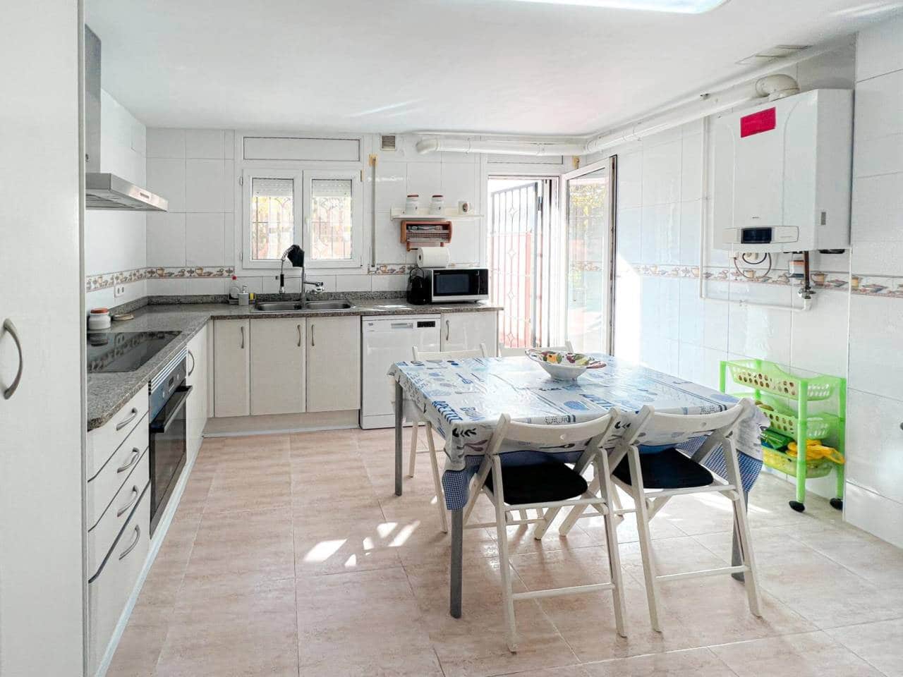 3 bedroom Flat for sale in Sant Feliu de Guixols - € 325,000 (Ref: 9387600)