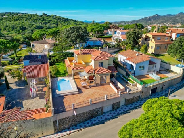 4 Zimmer Villa zu verkaufen in Castell-Platja d'Aro mit Pool Garage - 850.000 € (Ref: 9403182)