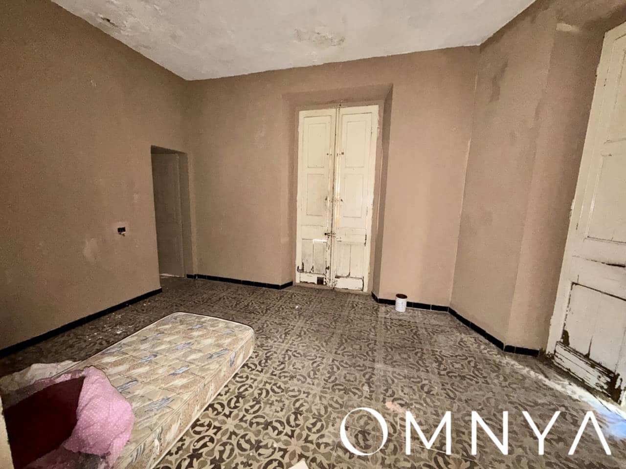 9 bedroom Apartment for sale in Sant Feliu de Guixols - € 300,000 (Ref: 9419590)