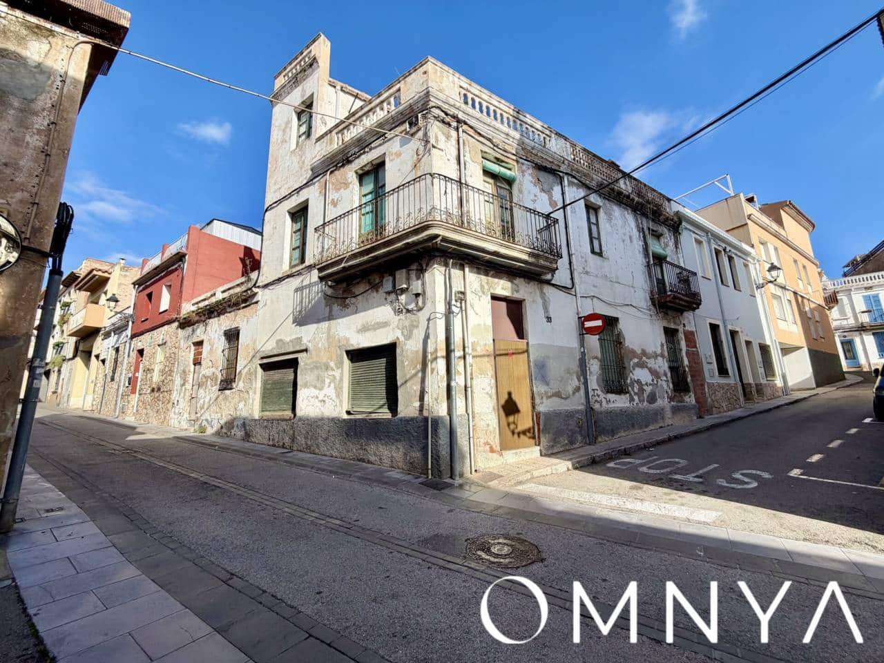 9 bedroom Apartment for sale in Sant Feliu de Guixols - € 300,000 (Ref: 9419590)