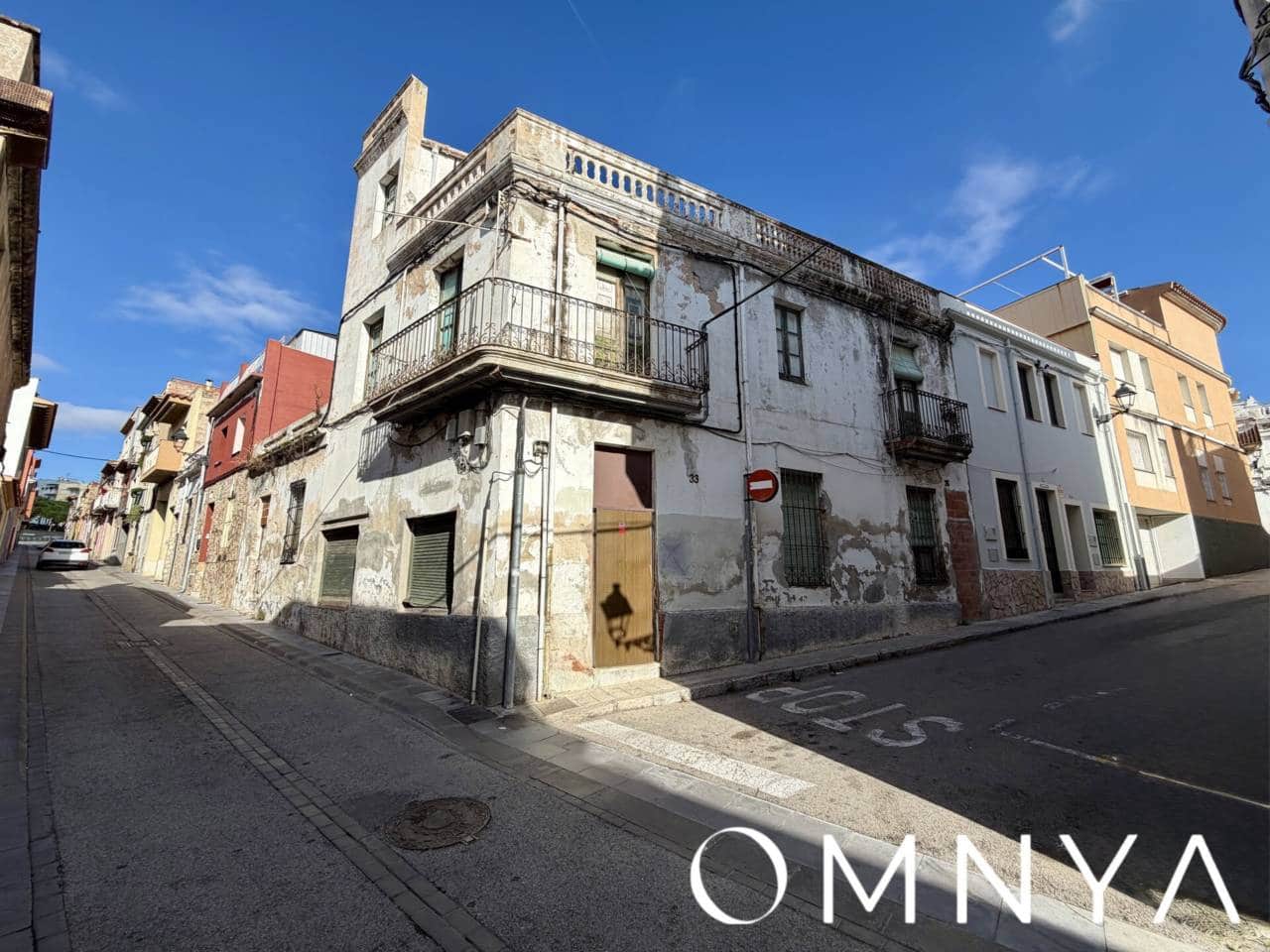 9 bedroom Apartment for sale in Sant Feliu de Guixols - € 300,000 (Ref: 9419590)