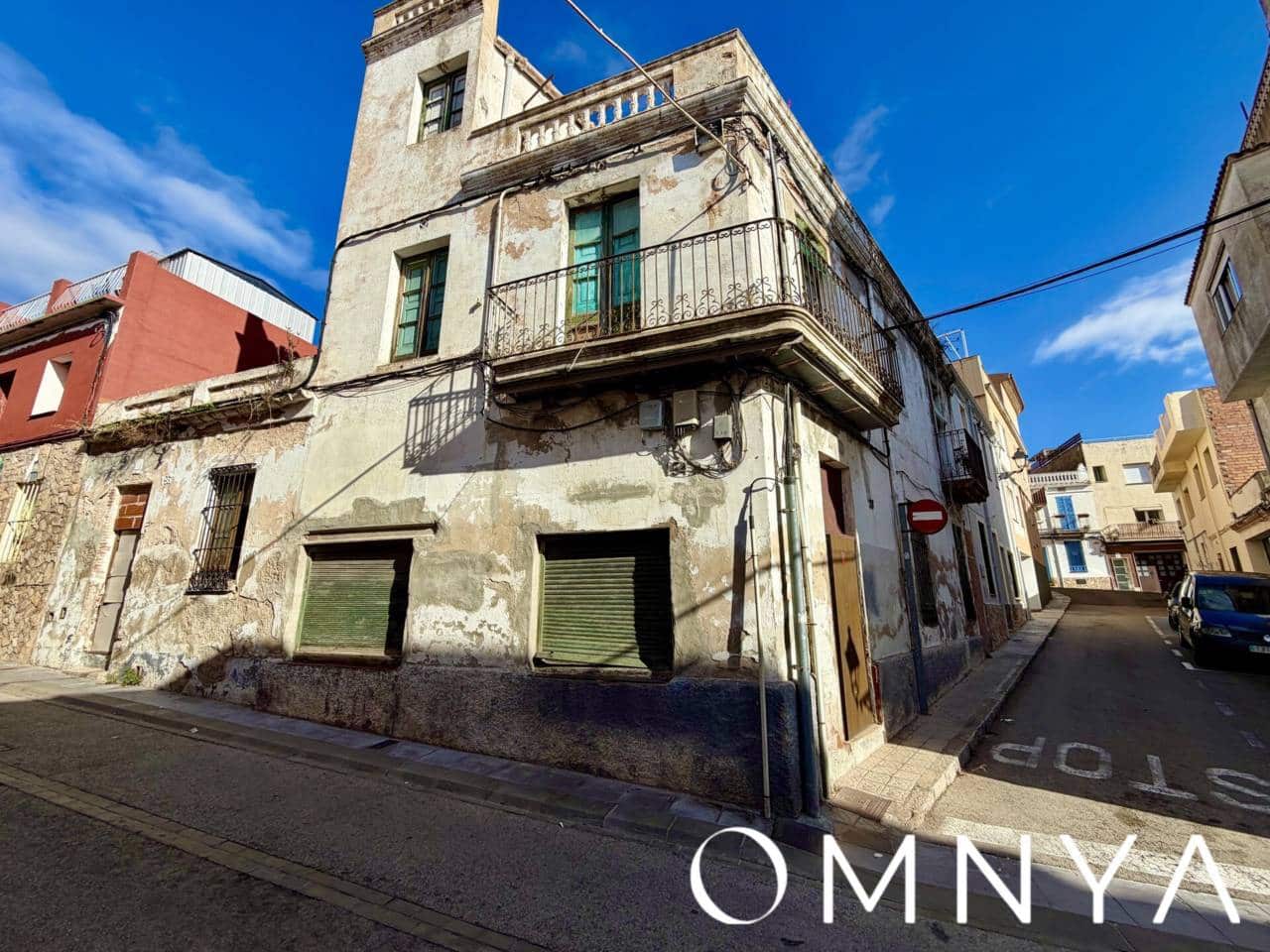 9 bedroom Apartment for sale in Sant Feliu de Guixols - € 300,000 (Ref: 9419590)