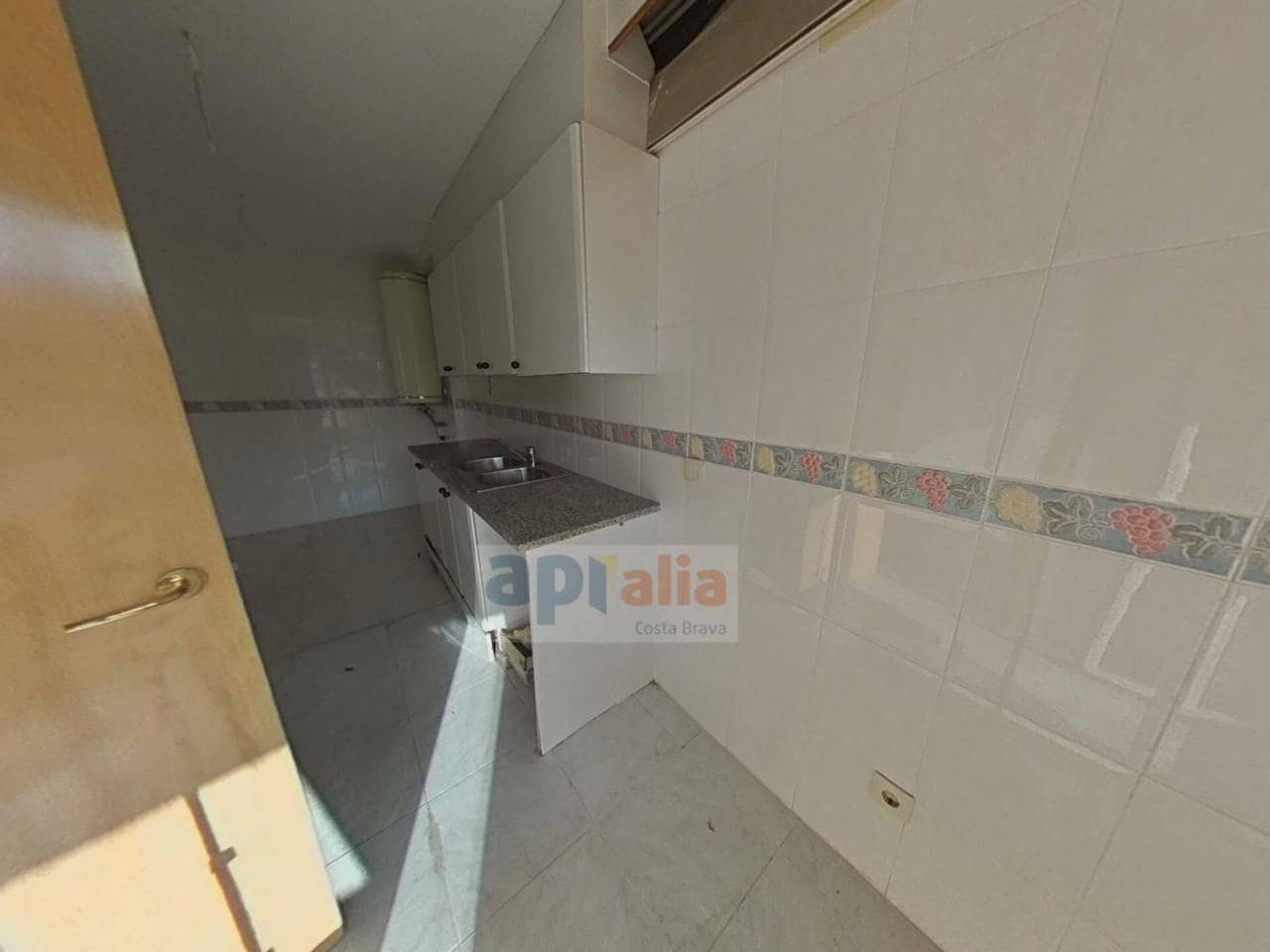Piso de 4 habitaciones en Palamós en venta - 299.000 € (Ref: 9468012)