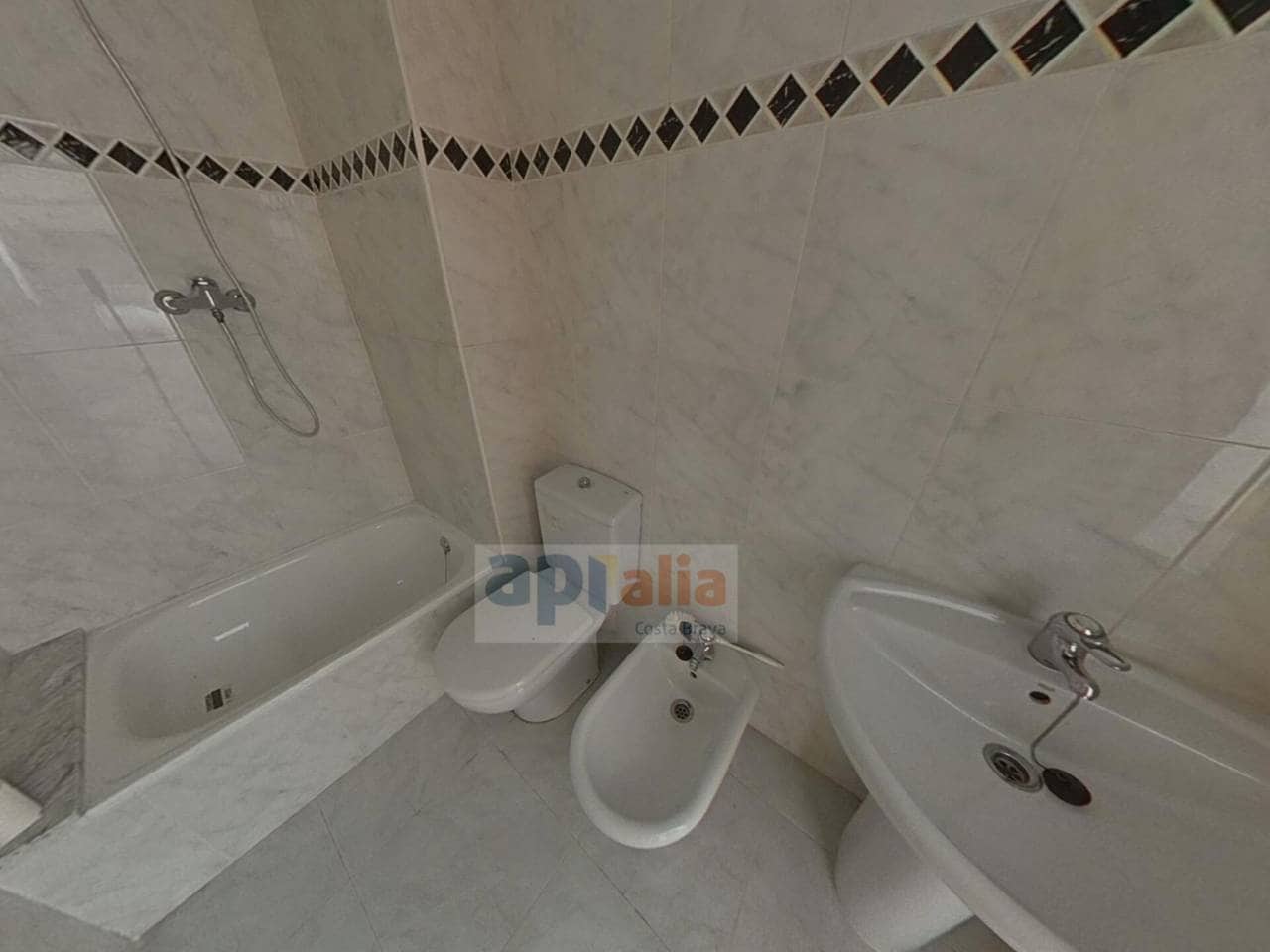 Piso de 4 habitaciones en Palamós en venta - 299.000 € (Ref: 9468012)