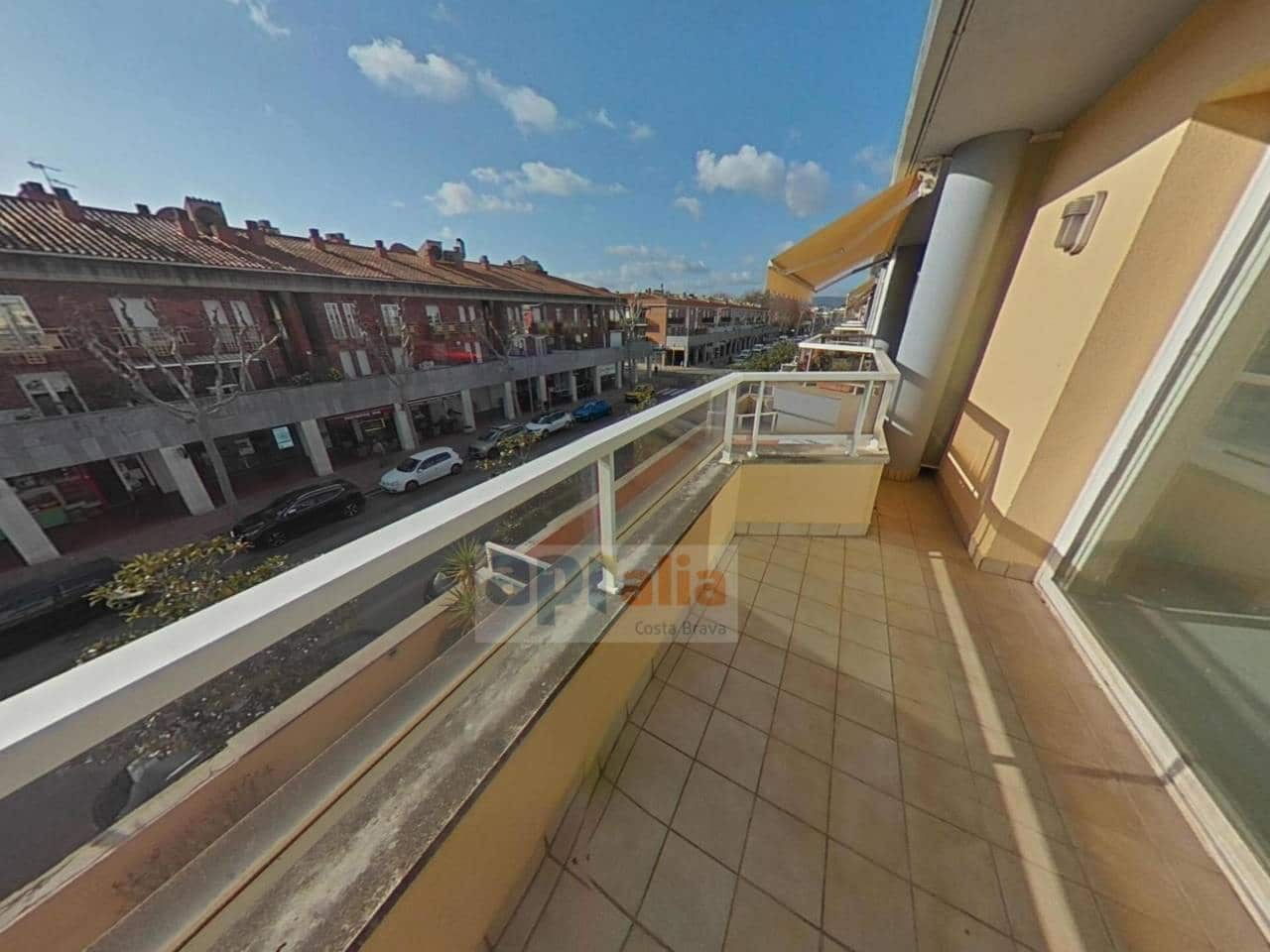 Piso de 4 habitaciones en Palamós en venta - 299.000 € (Ref: 9468012)